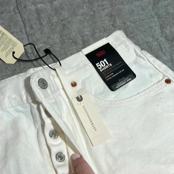 Levi’s 501 button fly cut off shorts NWT - Picture 4 of 6